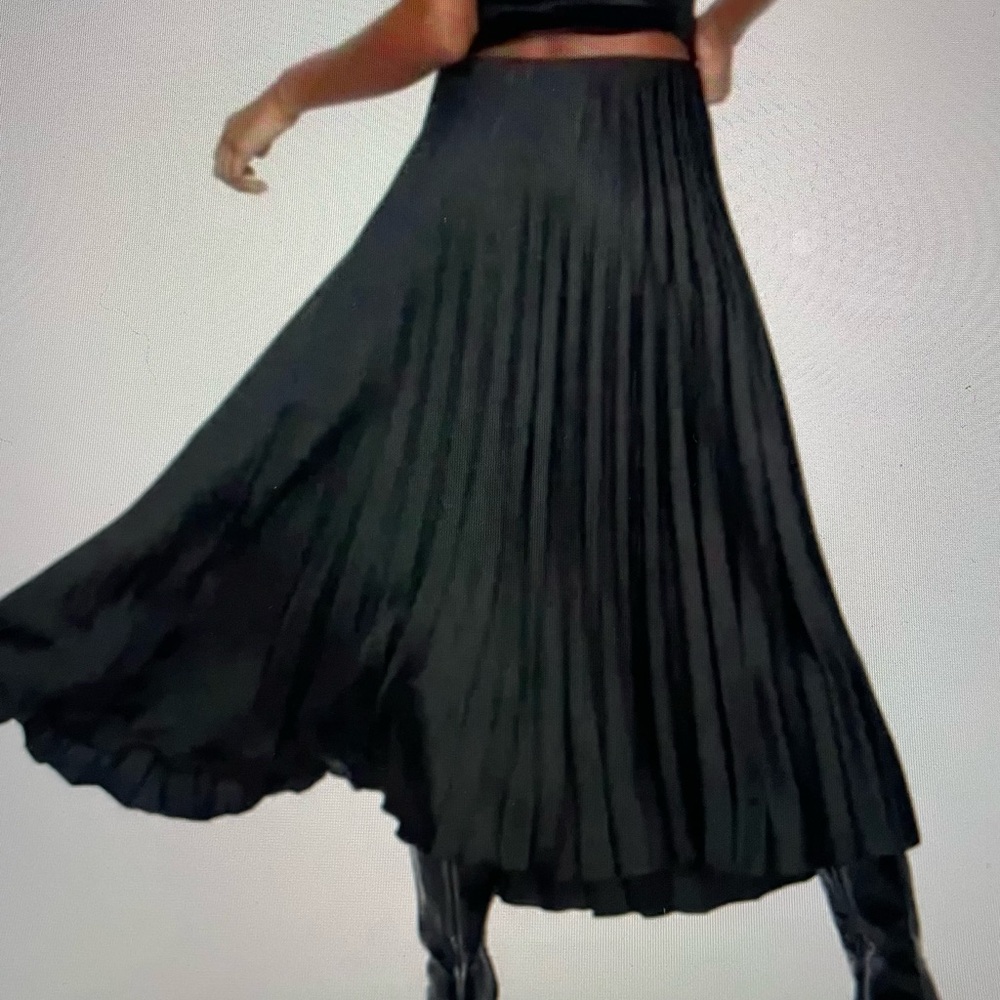 NWT Zara Elegant Black Pleated maxi Skirt